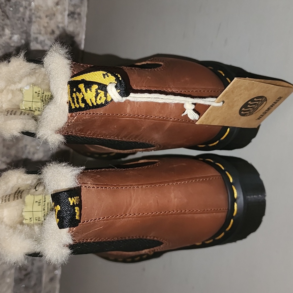 Dr. Martens Brown Leather Boots Winter Boots Brand New - Picture 6 of 10